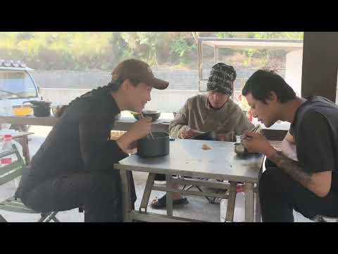 耗时一天一夜，终于把太阳能安装结束，一碗夹生面吃出了西藏的味道#太阳能板 #抖音美食推荐官 #三轮车