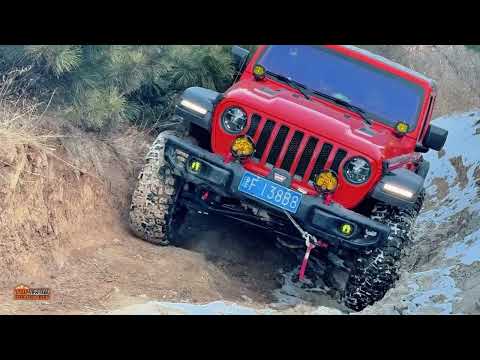 Ford Bronco 3.0L V6 vs Jeep Wrangler Rubicon 2.0T: Climbing Steep Rock Mountains and Deep Forests