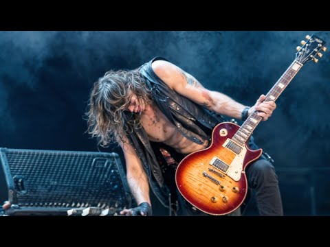 10 Musicians Who Tragically Died LIVE on Stage!