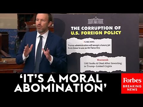 Chris Murphy Delivers Brutal Takedown Of Trump Admin.'s 'Corruption' Amid Qatari Gift Controversy