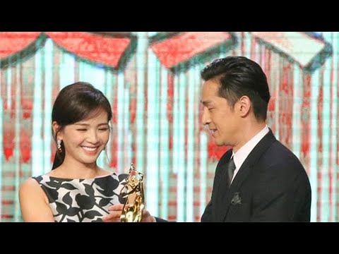 刘涛晚会上没有拥抱胡歌，胡歌：怎么不抱我？刘涛的回应逗笑众人