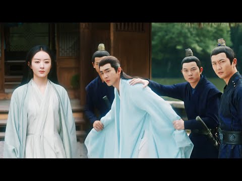 看似柔弱的趙麗穎竟是功夫高手,一掌打飛欺負林更新的惡霸,下一秒惹來大麻煩!#chinesedrama