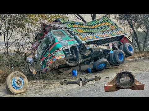 Dangerous TRUCK ACCIDENT in The Middle Of The Road | Fully Restored Truck Made Drivable