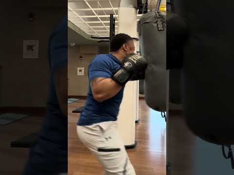 Showbizz throwing hooks