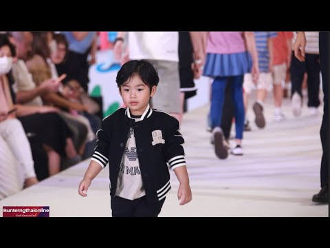 Little Peeraj walks the runway for the first time at "Central Children's Day #LittlePeeraj #pjPee...