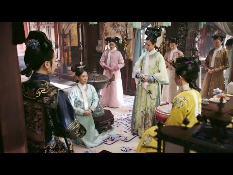 Rongpei instantly won Ruyi's favor, promoted to head maid of Yikun Palace, and entered guardian mode