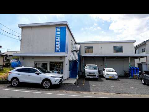 Manufacturing globes. Japan's only globe manufacturer