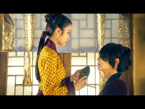 She Magically Went Back In Time And Fell For The Prince Everyone Feared