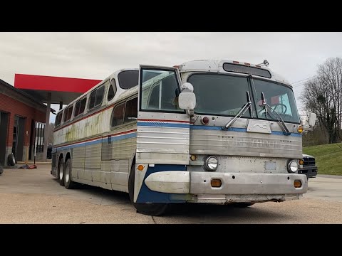 Finishing up the Scenicruiser. What a challenge