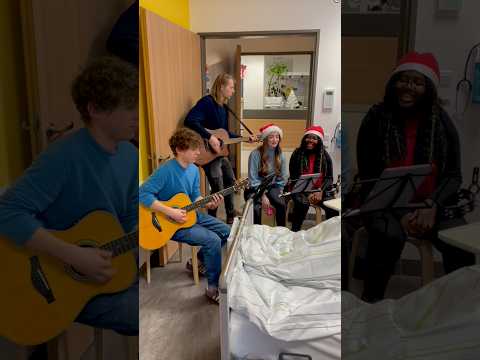 🎄X-Mas: „Musik macht Munter“ Charité Studierende musizieren für Patient:innen. 🎶 #shorts