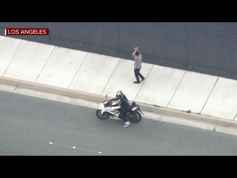 Dramatic car chase in California