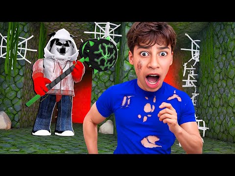 Can We Escape This Insane Roblox Maze? | Royalty Gaming