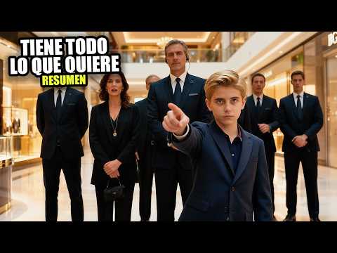 Niño millonario malcriado es tan rico que compra cualquier cosa que señale en la tienda | Resumen