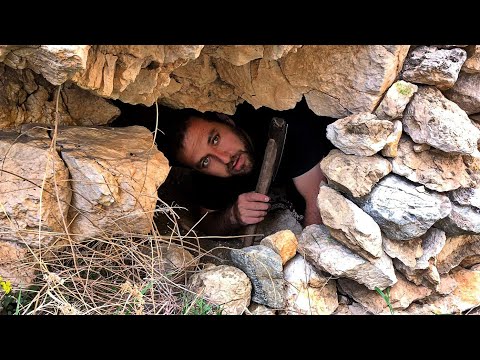 Living Inside This Rock Shelter – No Tools, No Fire, Just Survival