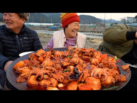 Braised spicy chicken with Jjukumi on a cauldron lid - Mukbang eating show