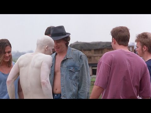 出生時被閃電劈中，他全身雪白被視為怪胎，其實卻是人間的“天使”！感動數萬人的高分電影【光影】