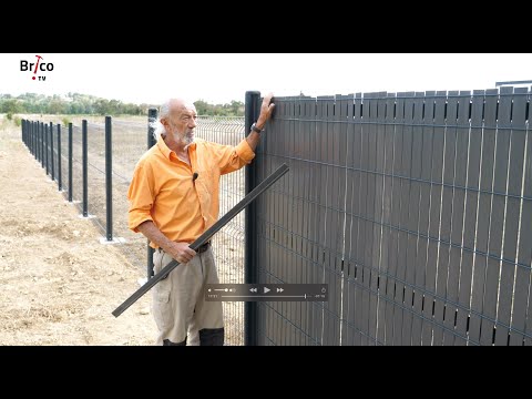 Installing rigid fencing with privacy slats - DIY tutorial with Robert