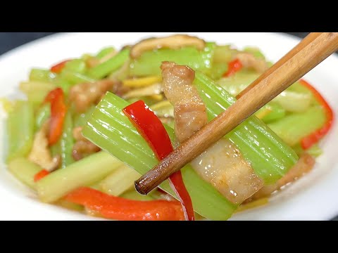 When frying celery, remember not to fry it directly in the pot, add two more steps,