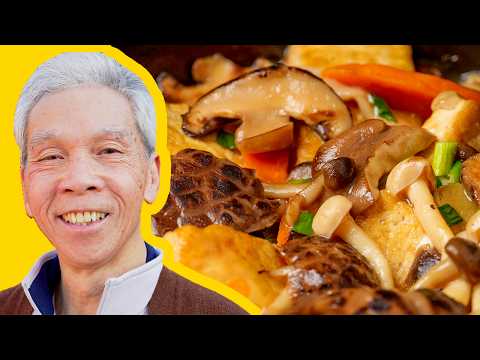 🍲 How a Chinese chef makes Vegetarian Clay Pot! (冬菇豆腐煲)