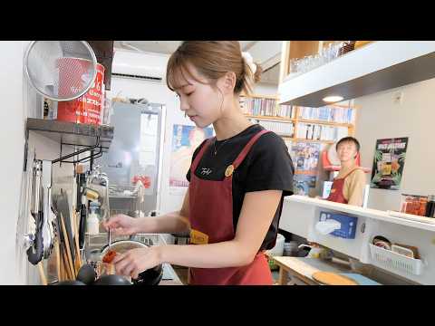 とんでもない経歴の店主と美女店員で切り盛りする昔懐かしい黄色いカレー屋さん丨Nagoya Best Curry Shop