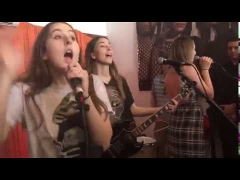 HAIM - Man! I Feel Like a Woman (Shania Twain cover)
