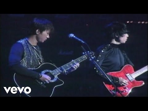 Beyond - 誰伴我闖蕩 (Official Music Video)