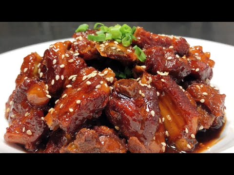 The chef teaches you the practice of sweet and sour pork ribs, explains in detail, the sweet