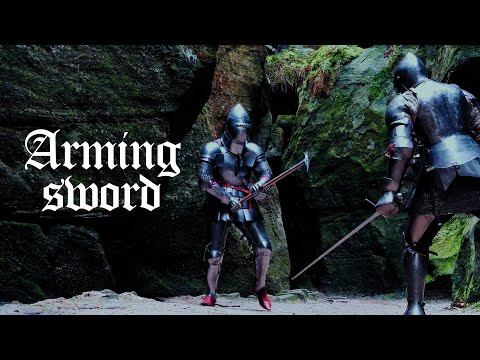 arming sword vs. war hammer | realistic, non-choreographed medieval combat