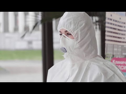 Как правильно надевать и снимать защитный костюм