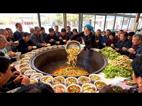 河南开封大席折菜封神！24道菜烩一锅20元随便吃，吃着贼带劲！#麦总去哪吃