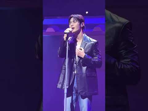 황제님의 감미로운 목소리에 고막 녹는 중 ...| 얼루어코리아 Allure Korea  #황민현 #HWANGMINHYUN #도화원 #황민현팬미팅