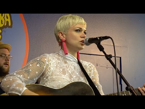 Lillie Mae, At Least Three In This Room (live), Amoeba Music, San Francisco, CA, Aug. 22, 2019 (4K)