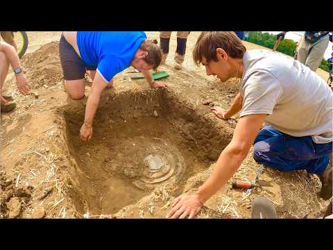 Sensational Buried Roman Treasure Discovered with Metal Detector in England!