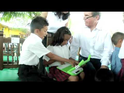 Nicholas Negroponte takes OLPC to Colombia