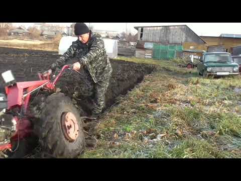 New plow. Homemade hitch. We plow our land with an MTZ walk-behind tractor.