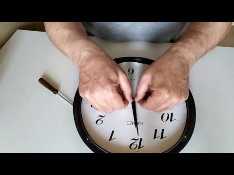 Почему останавливаются настенные часы на батарейке.