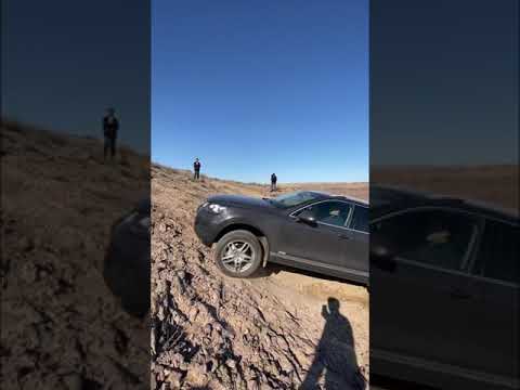 2010 Volkswagen Touareg NF at new obstacle. Rate this ride!