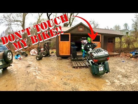 12x22 Building Repo Full of Stuff!!  He was not very happy