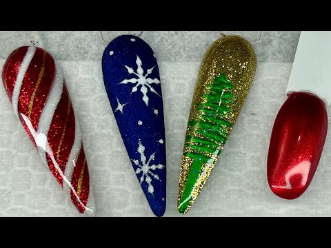 Quick winter holiday nail design using @youngnailsinc Mission Control paints 