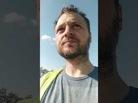 Крутая локация, просто на трассе М7. Не в городе, не в посёлке. А просто посреди трассы.