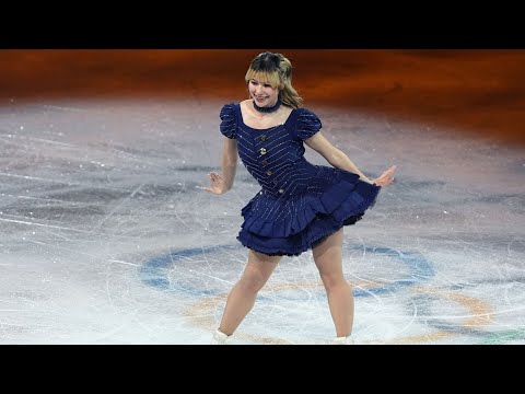 Olympic gold medalist Alysa Liu has fun in the Exhibition