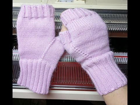 Простые митенки за пол часа на вязальной машине.