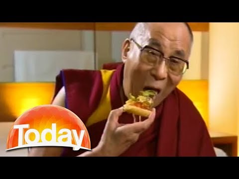Dalai Lama starts eating pizza during interview