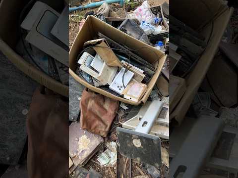 i found iPhone 17 Pro Max in trash #iphone #iphone17promax #iphone17 #shorts