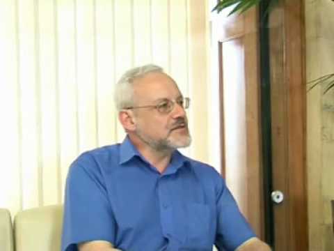 What do you, as an examiner, do to prepare for a viva?