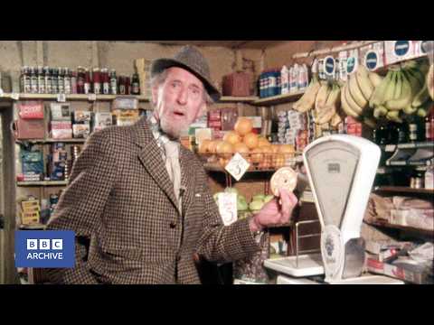 1975: Fyfe Robertson's Thoughts For Food | Robbie | BBC Archive