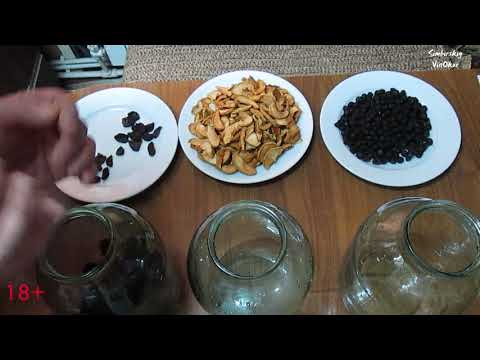 Настойка на сушеной вишне, сливе и яблоках.