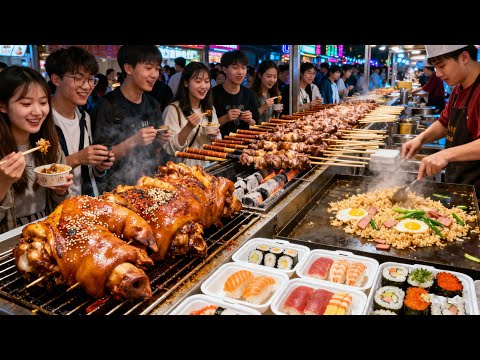 The most popular food street among young people in Nanjing, China, is packed with them at 7 pm!
