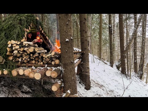 Built shelters for survival in the wild. Bushcraft Сamping in a cold winter woods  Survival Skills.