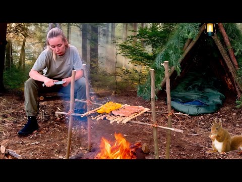 Solo Bushcraft: Cooking and Creating a Cozy Hideout